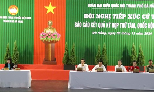 Hội nghị tiếp xúc cử tri báo cáo kết quả Kỳ họp thứ 8, Quốc hội Khóa XV của Đoàn Đại biểu Quốc hội thành phố Đà Nẵng. Ảnh: Nguyễn Linh