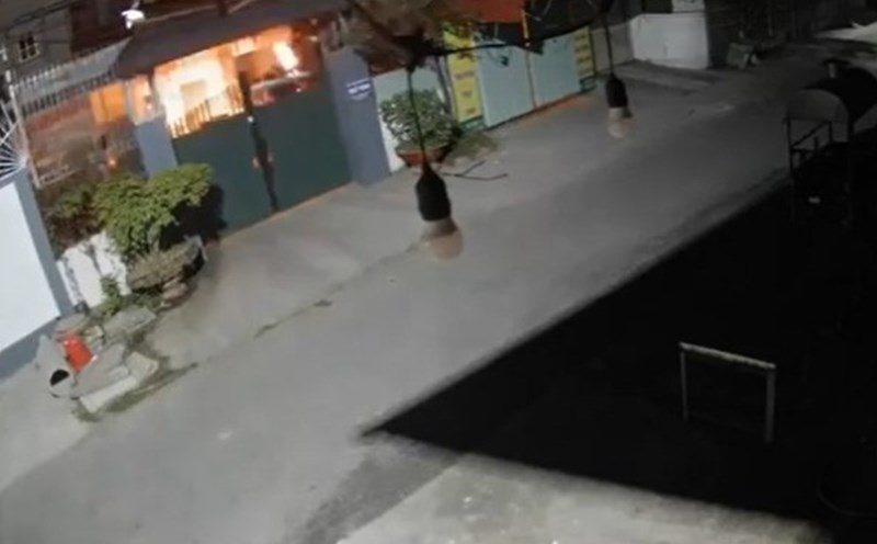 A fire broke out at midnight, killing a young man in Hai Phong. Photo: Provided by local residents