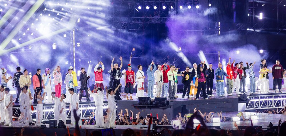 Concert "Anh trai say hi" held 2 nights in Hanoi. Photo: Producer