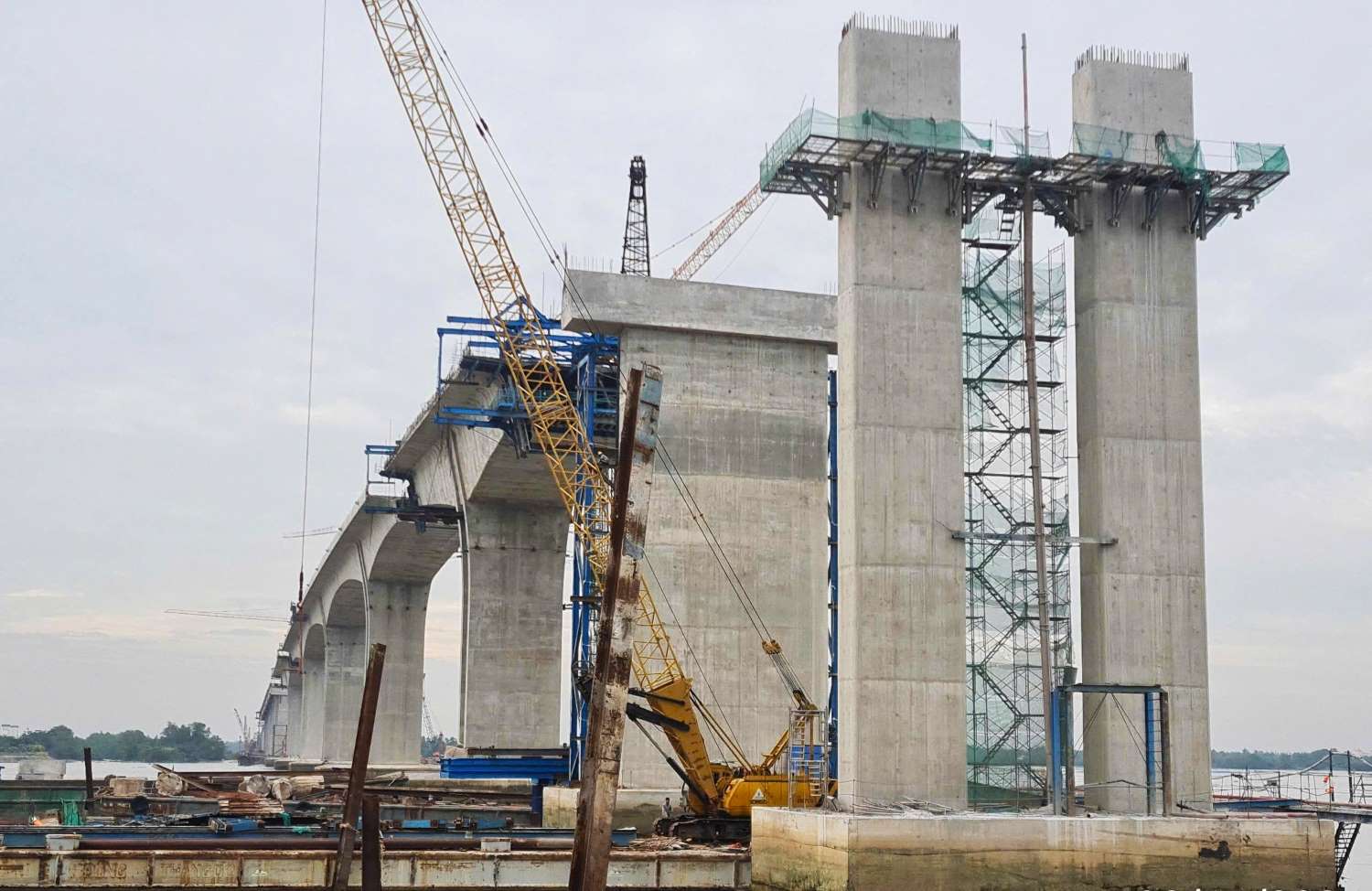 Nhon Trach Bridge connecting Ho Chi Minh City and Dong Nai is currently nearly 89% complete. Photo: Minh Quan