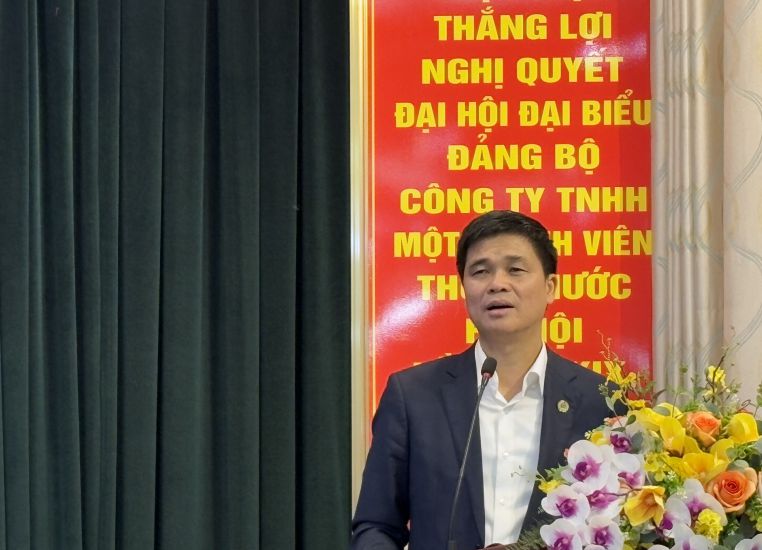 Vice President of the Vietnam General Confederation of Labor Ngo Duy Hieu conveyed the contents at the conference. Photo: Bao Han