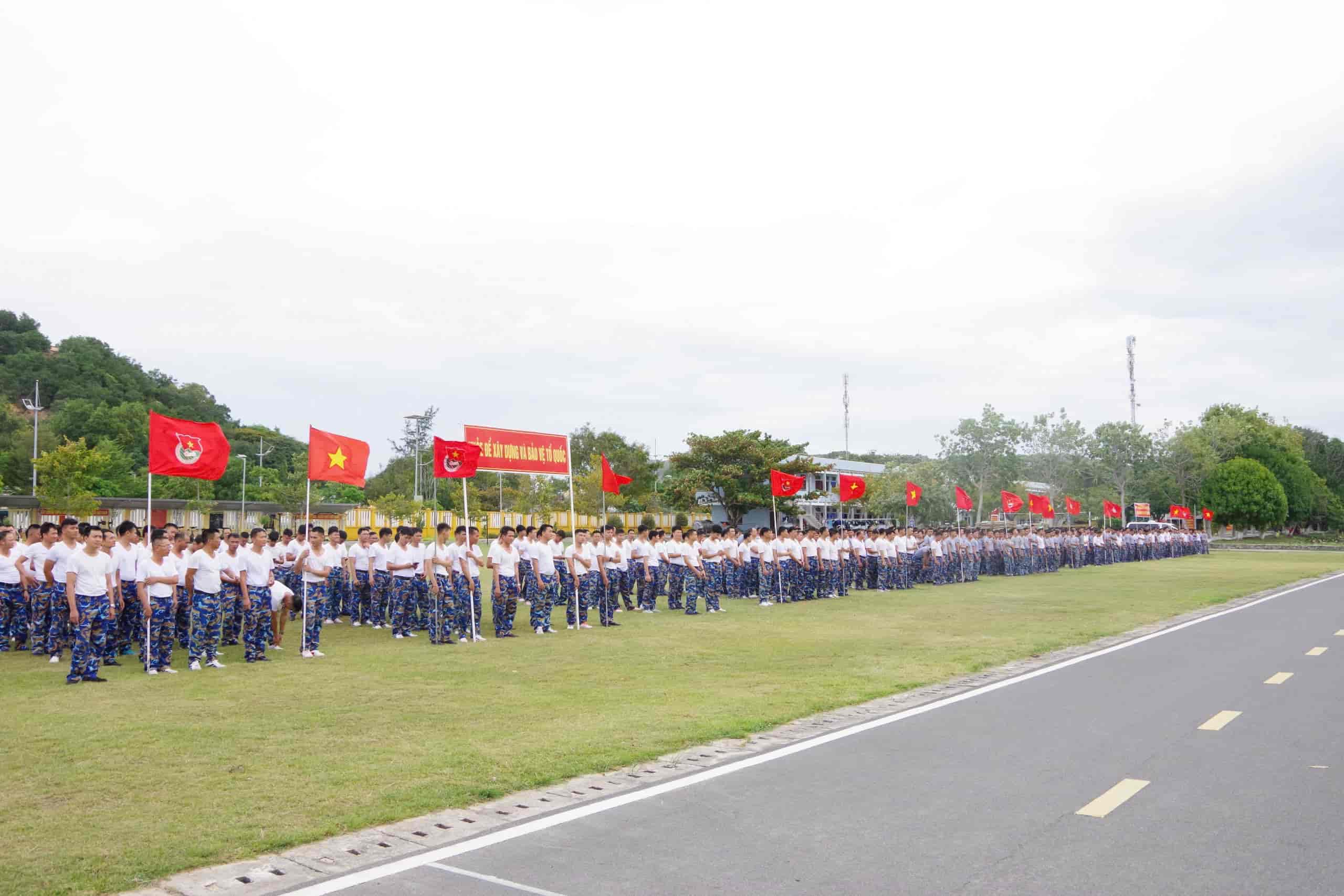 Chuong trinh nham nang cao nhan thuc cua nguoi dan trong bao ve moi truong va huy dong cac nguon luc xa hoi chung tay thuc hien Chuong trinh “Xanh hoa Truong Sa”. Anh: Ngoc Anh