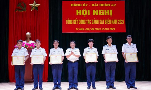 Hải đoàn 42 đã tham gia kiểm tra, xử phạt 95 tàu cá, số tiền xử phạt hơn 1,6 tỉ đồng. Ảnh: Hải đoàn 42