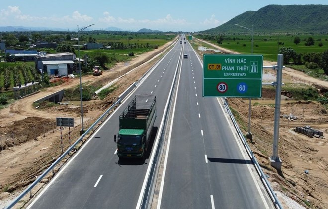 The Vinh Hao - Phan Thiet Expressway is 101km long but lacks rest stops. Photo: Duy Tuan