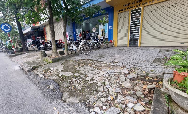 Sidewalk of Hung Vuong Street in Dong Ha City, Quang Tri Province. Photo: Hung Tho.