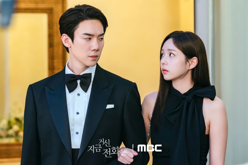 Yoo Yeon Seok va Chae Soo Bin trong phim “Khi dien thoai do chuong“. Anh: NSX