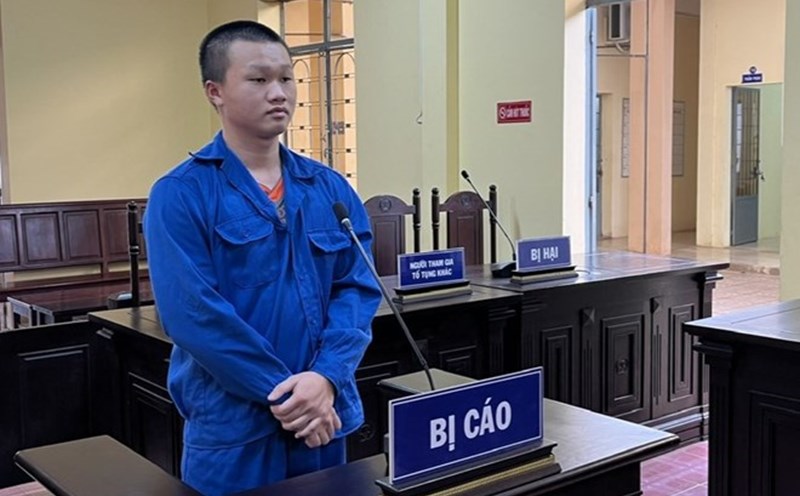 Chau Duc District People's Court sentenced Huynh Thanh Duong to 42 months in prison for "robbery". Photo: Thai Binh