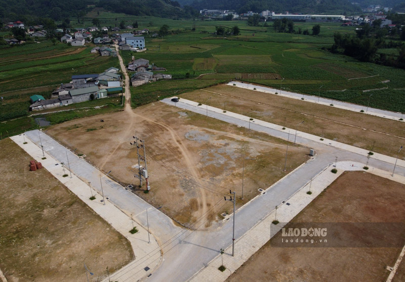 Nearly 9,000 red books in Cao Bang have been signed but have not been delivered to people. Photo: Tan Van.