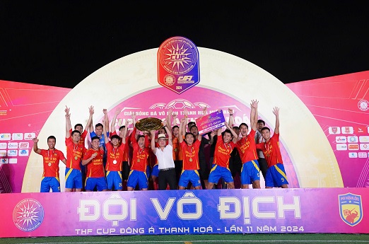 Hau Loc FC successfully defended the championship title of Thanh Hoa Southern tournament. Photo: Organizing Committee