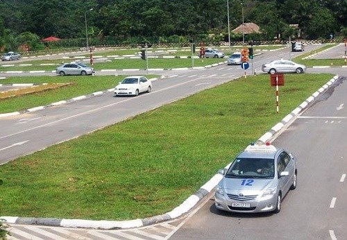 Thong tu 35/2024 quy dinh doi voi dao tao lai xe cac hang mo to se cho phep nguoi hoc tu hoc cac mon ly thuyet. Anh: Dong Do