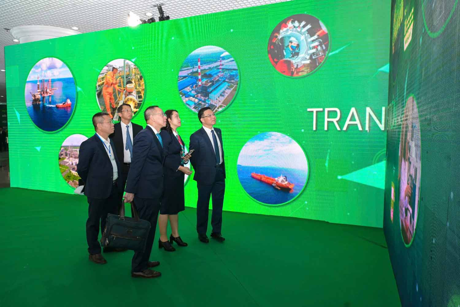 Petrovietnam Chairman of the Board of Directors Le Manh Hung believes that the group has a full foundation and basis to build and develop into a National Energy Industry Group with outstanding management capacity and the ability to compete in the region and the world. Photo: Minh Tien