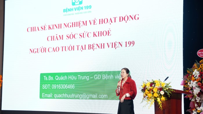 BS.CKII Vo Thi Hong Huong chia se kinh nghiem ve cham soc nguoi cao tuoi cua Benh vien 199 tai Hoi nghi tong ket cong tac dan so nam 2024, trien khai ke hoach nam 2025 do Cuc Dan so to chuc ngay 27.12.vua qua.