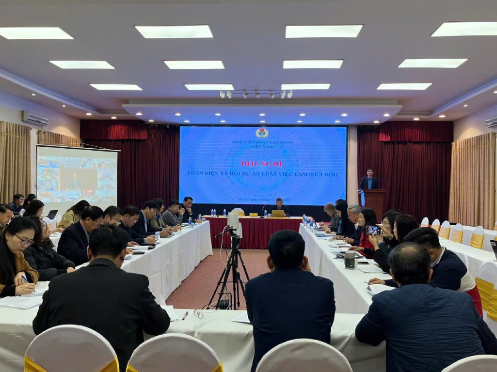 Overview of the conference on social criticism of the revised Law on Employment project. Photo: L.N