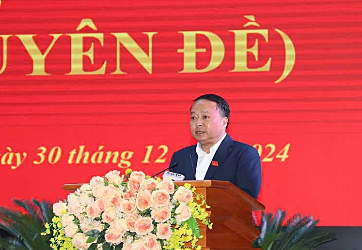 New Chairman of Ha Giang Provincial People's Committee Phan Huy Ngoc delivers a speech accepting his assignment. Photo: Trong Hieu