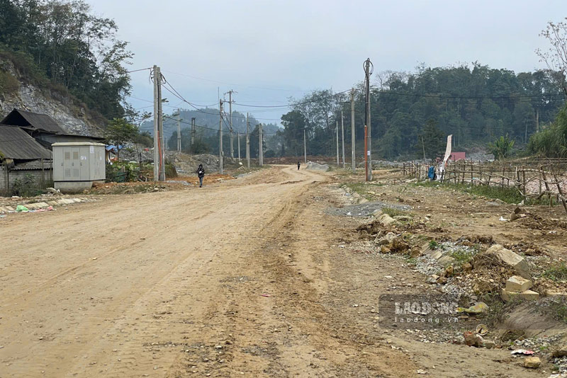 Dở dang tuyến đường hơn 300 tỉ đồng ở huyện Bắc Hà (Lào Cai) sau nhiều năm phê duyệt. Ảnh: Đinh Đại