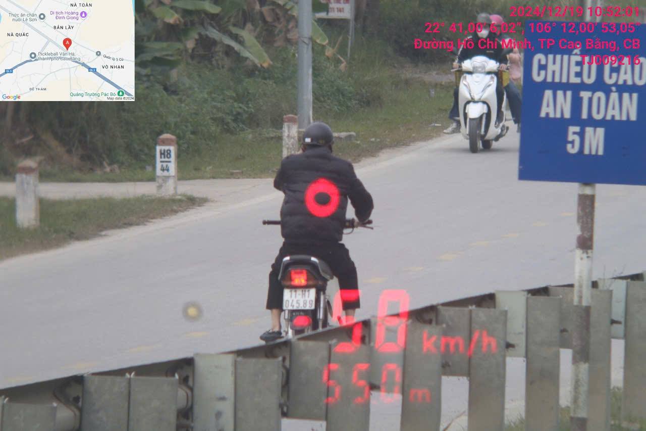 A case of a motorbike being fined in Cao Bang. Photo: Cao Bang Police.