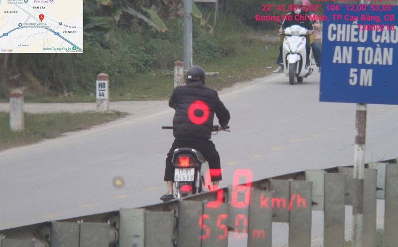 A case of a motorbike being fined in Cao Bang. Photo: Cao Bang Police.