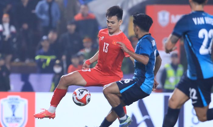 Defender Ho Tan Tai will need 6-8 weeks to recover from a contusion of the anterior cruciate ligament in his right knee. Photo: Minh Dan