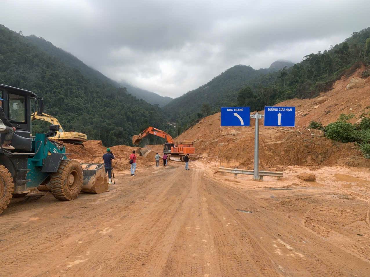 Traffic through Khanh Le Pass officially ensures 2-lane traffic 24/7. Photo: Khanh Hoa Department of Transport