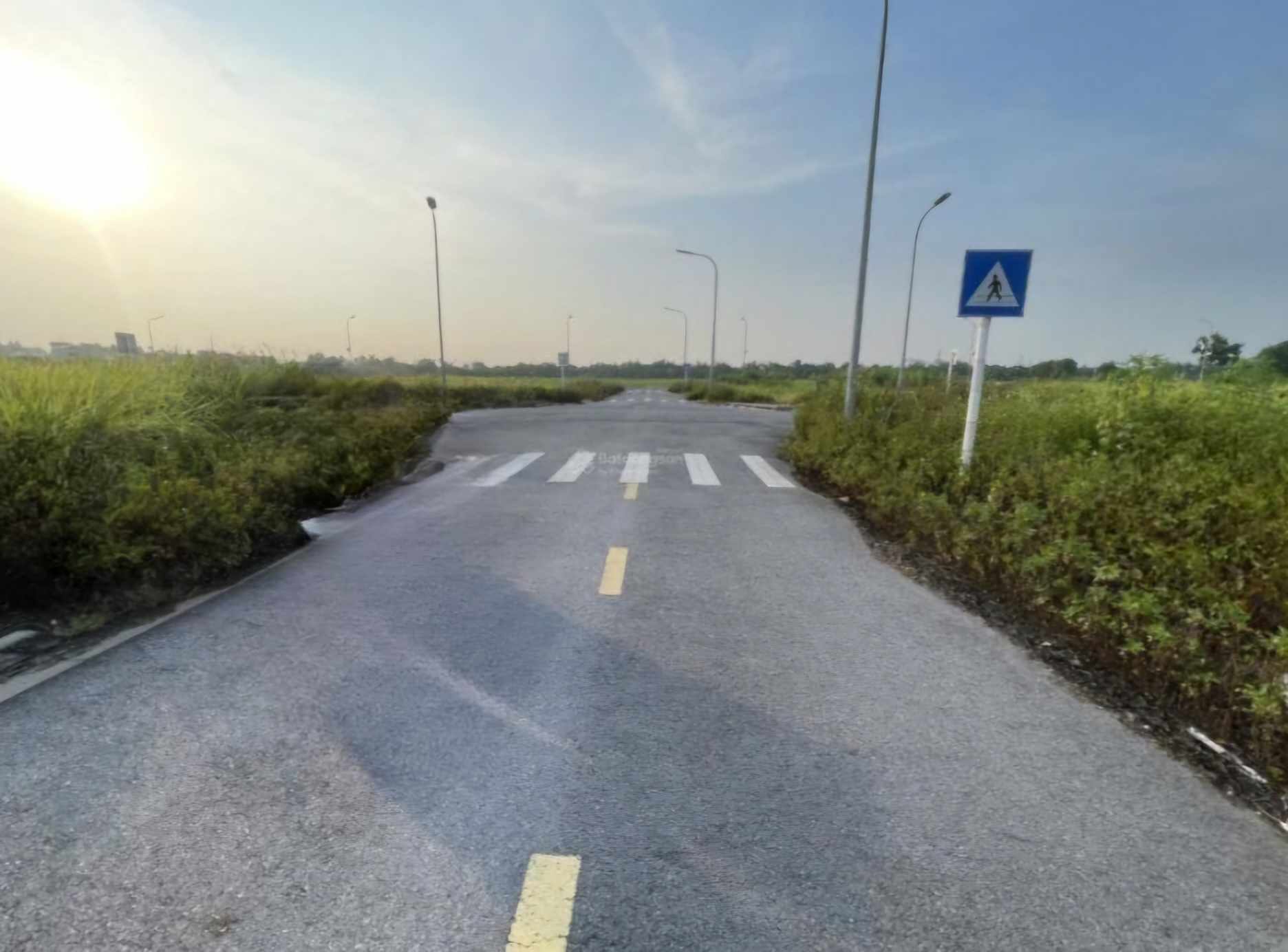 The land segment in the suburbs of Hanoi has been continuously increasing recently. Photo: Thu Giang