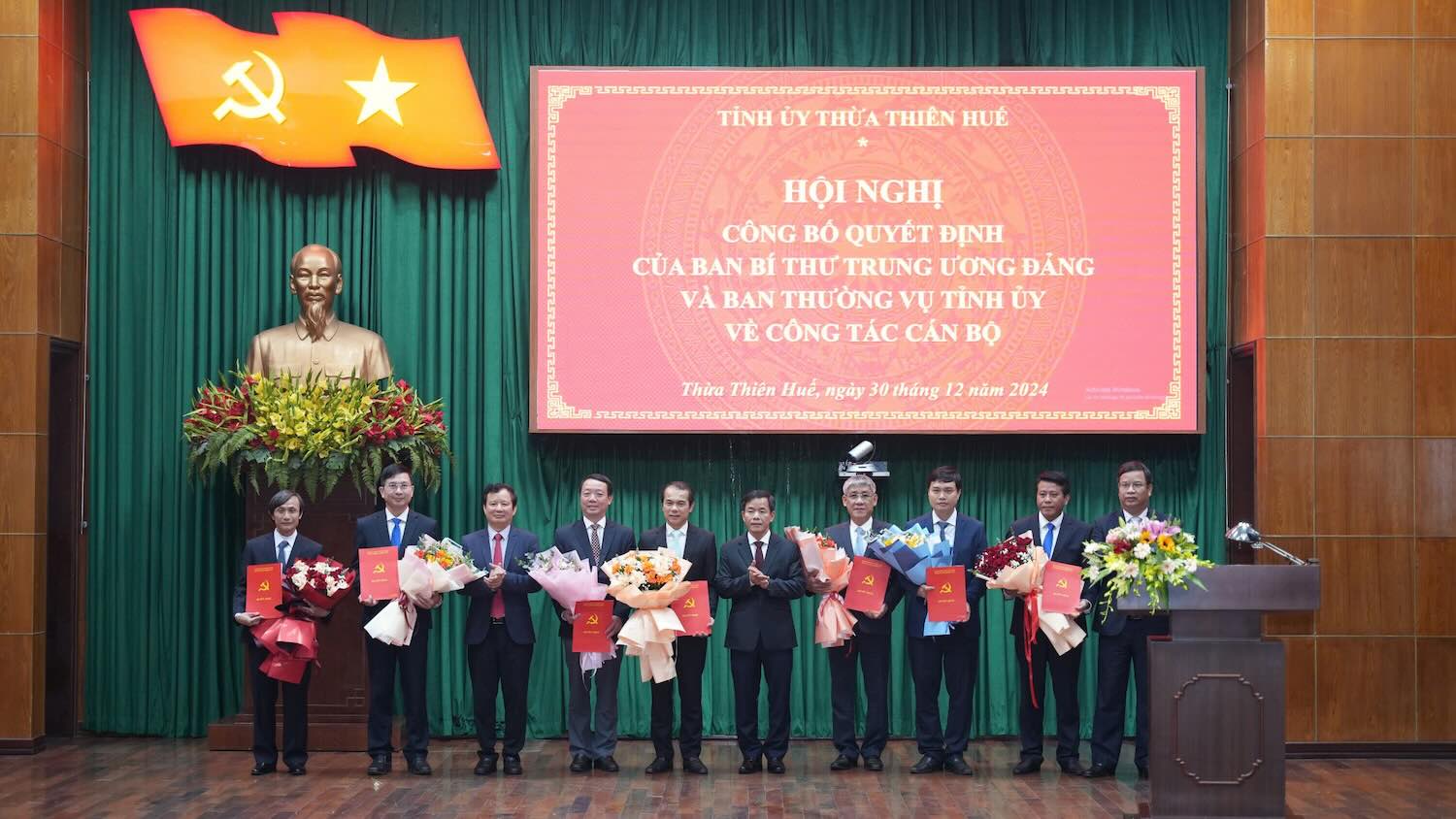 Leaders of Thua Thien Hue and key officials at the ceremony. Photo: Ngoc Hieu.