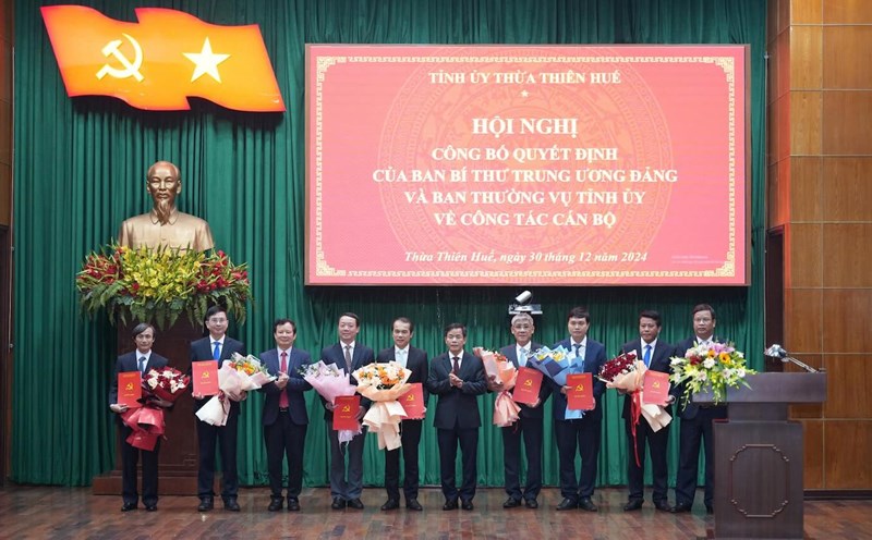 Leaders of Thua Thien Hue and key officials at the ceremony. Photo: Ngoc Hieu.