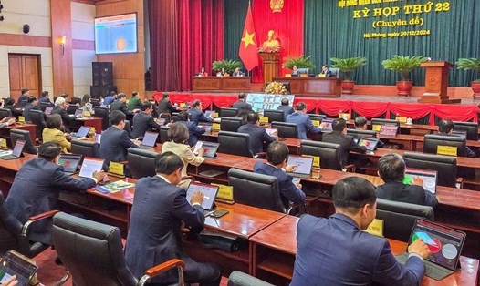 Các đại biểu biểu quyết tại Kỳ họp. Ảnh: Cổng TTĐT Hải Phòng