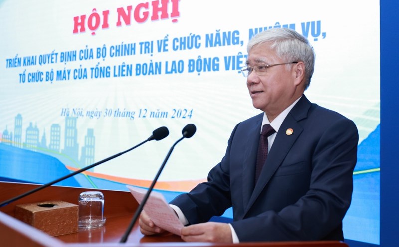 Mr. Do Van Chien, Politburo member, Secretary of the Party Central Committee, Secretary of the Party Delegation, Chairman of the Central Committee of the Vietnam Fatherland Front, spoke at the conference. Photo: Hai Nguyen