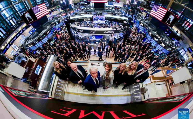Mr. Donald Trump rings the opening bell at the New York Stock Exchange (USA) on December 12, 2024. Photo: Xinhua