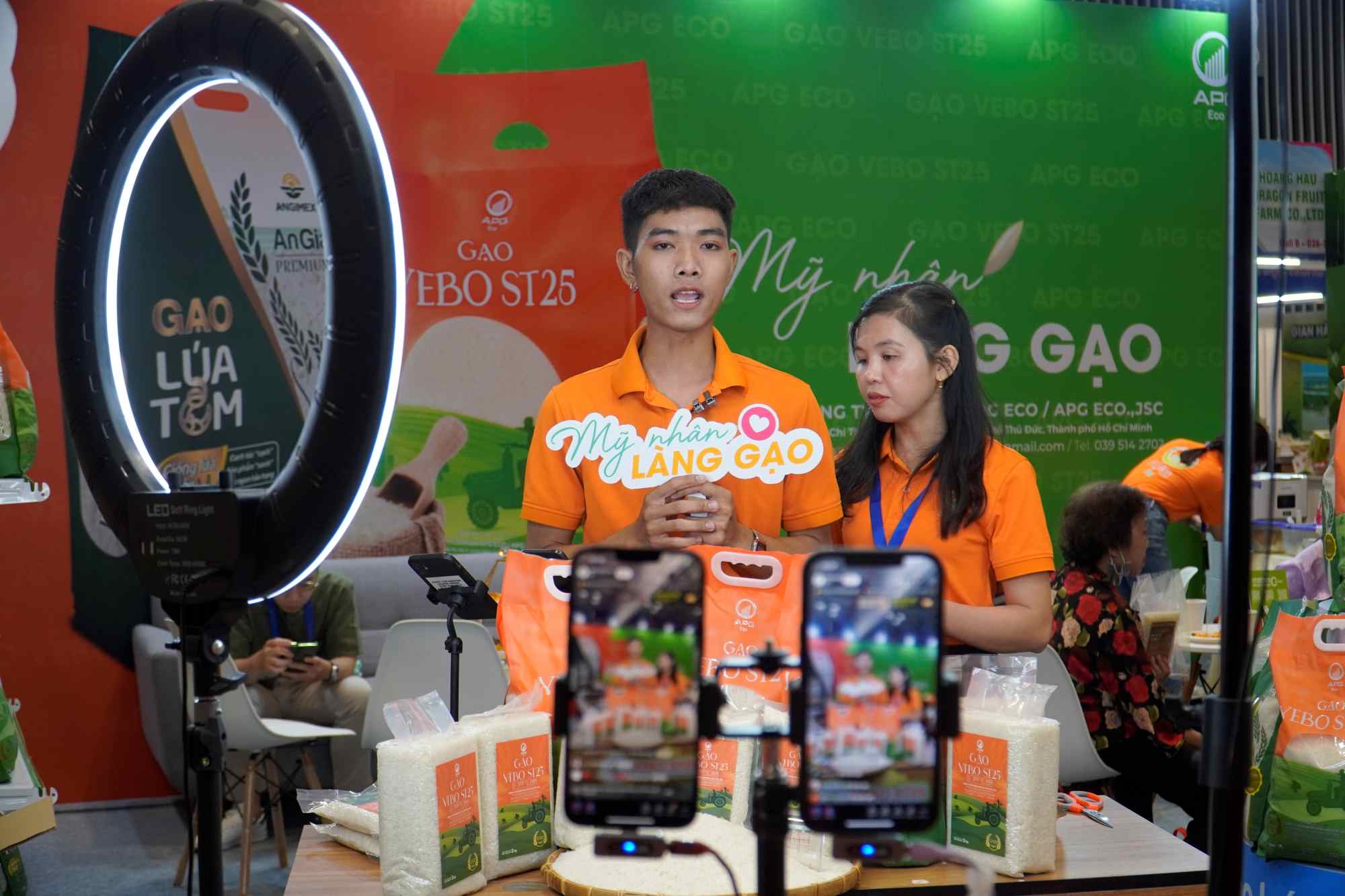 Businesses livestream to sell Tet products on e-commerce platforms. Photo: Ngoc Le