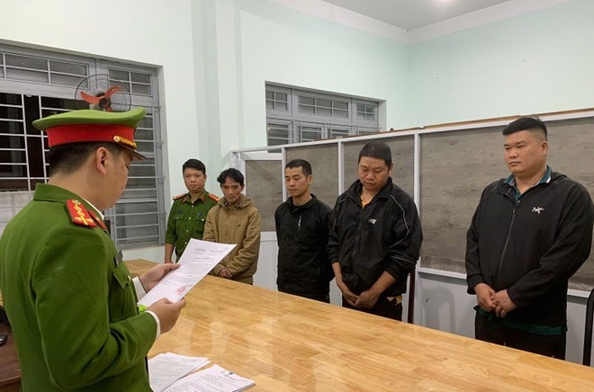 A group of people who used toxic chemicals to soak bean sprouts and sell them on the market were dealt with by authorities. Photo: Anh Tai