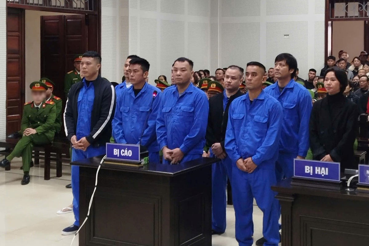 Các bị cáo trong vụ án xảy ra tại quán  bar ở TP Móng Cái khiến 1 người tử vong. Ảnh: Công an Quảng Ninh