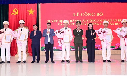 Công an huyện An Dương nhận quyết định thành lập Công an quận An Dương từ ngày 1.1.2025. Ảnh: Công an TP Hải Phòng