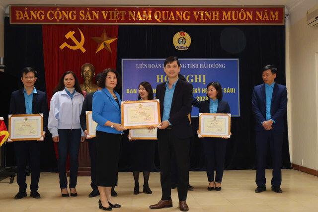 Hai Duong Provincial Federation of Labor held the 19th Executive Committee Conference (6th session). Photo: Mai Huong