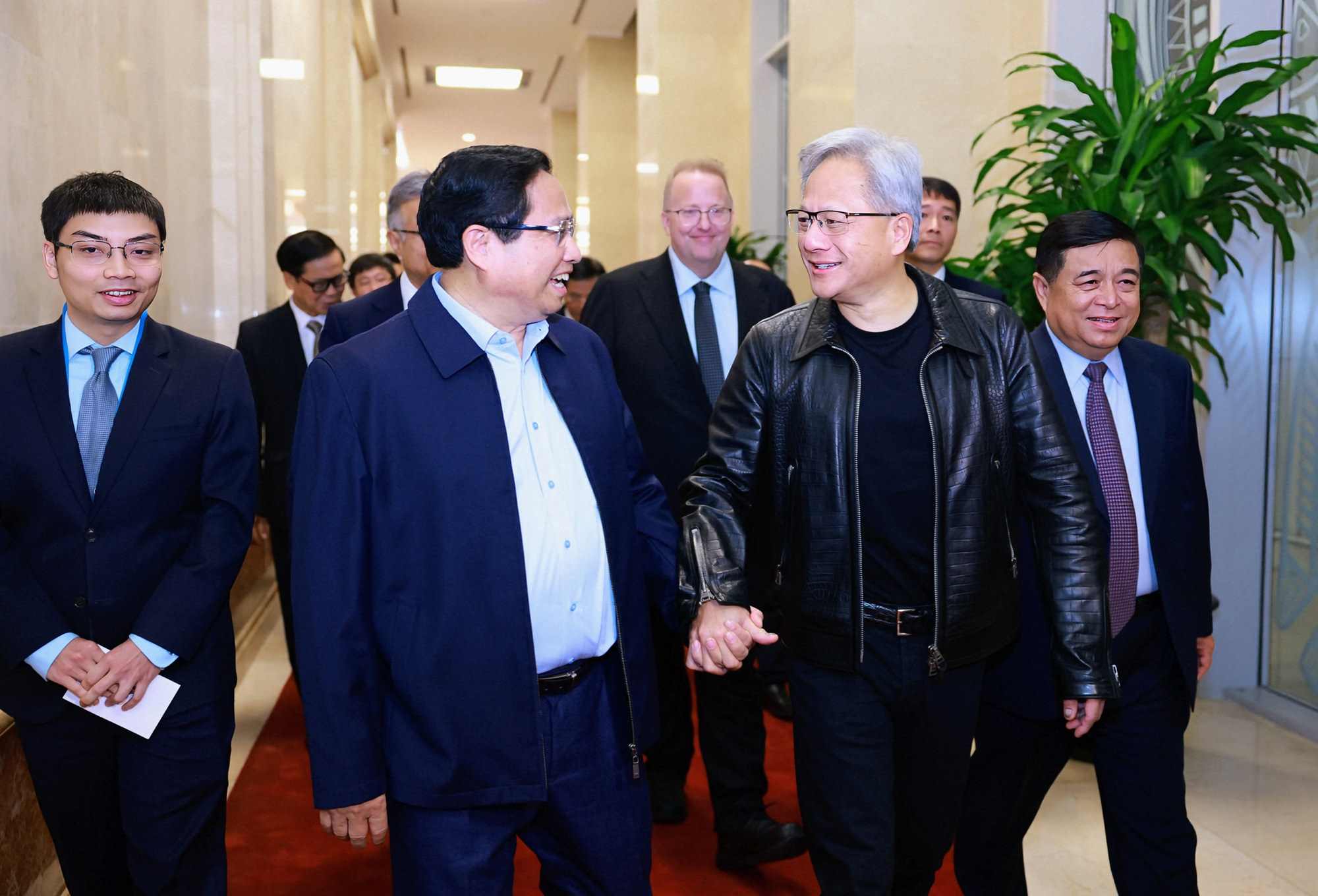 Politburo member, Prime Minister Pham Minh Chinh and Mr. Jensen Huang - founder and Chairman of NVIDIA Corporation. Photo: VGP