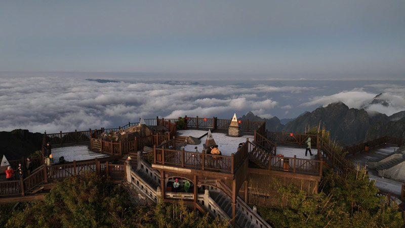 On the last day of 2024, ice covered Fansipan peak again as the temperature dropped sharply. Photo: Sa Pa Department of Culture and Information