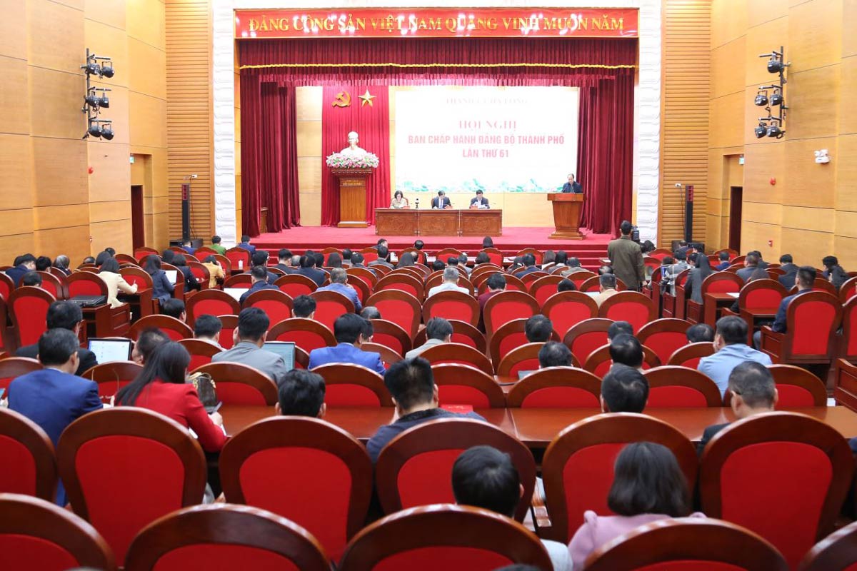 View of the meeting of the Executive Committee of the Ha Long City Party Committee. Photo: Ha Long Portal