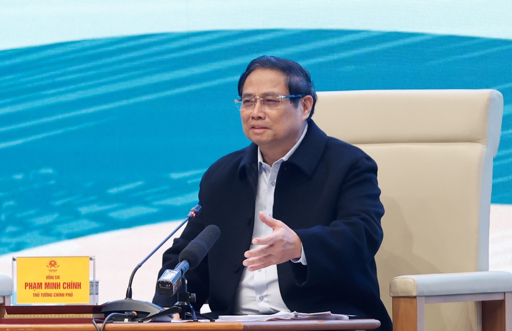 Prime Minister Pham Minh Chinh emphasized the credit and insurance policies based on the contribution-benefit principle to encourage. Photo: VGP