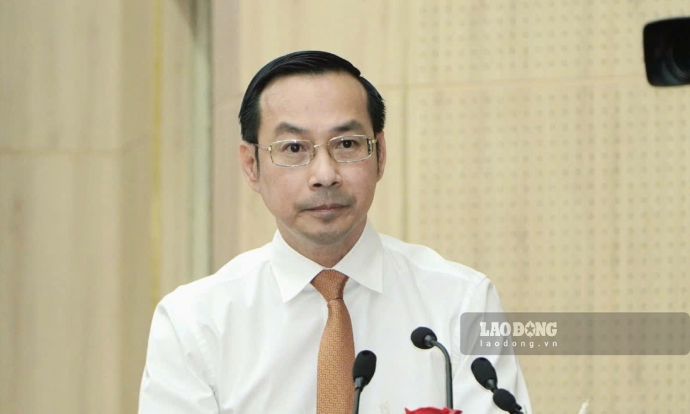 Chairman of Kien Giang Provincial People's Committee Nguyen Thanh Nhan talks about waste treatment in the province, especially in Phu Quoc and Rach Gia. Photo: Nguyen Anh