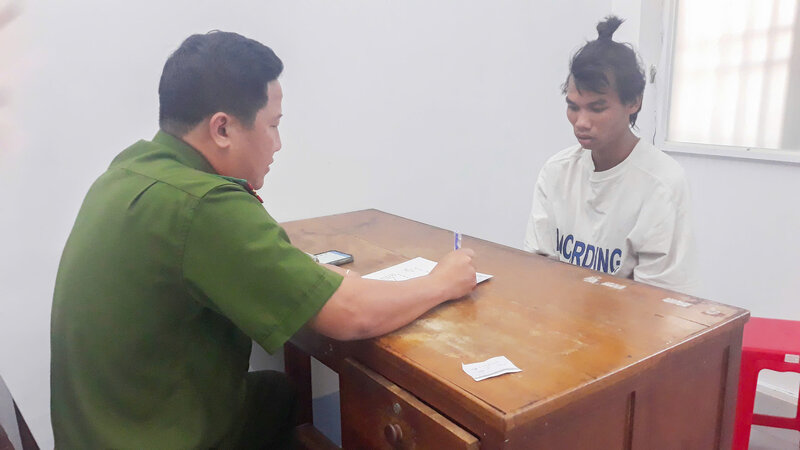 Investigation into the act of burning a car at midnight. Photo: Provided by the police