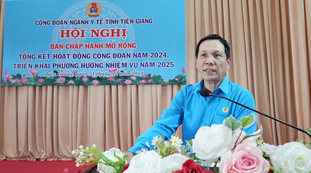 Ông Lê Minh Hùng - Chủ tịch LĐLĐ tỉnh Tiền Giang - phát biểu chỉ đạo tại hội nghị. Ảnh: Thanh Hoàng