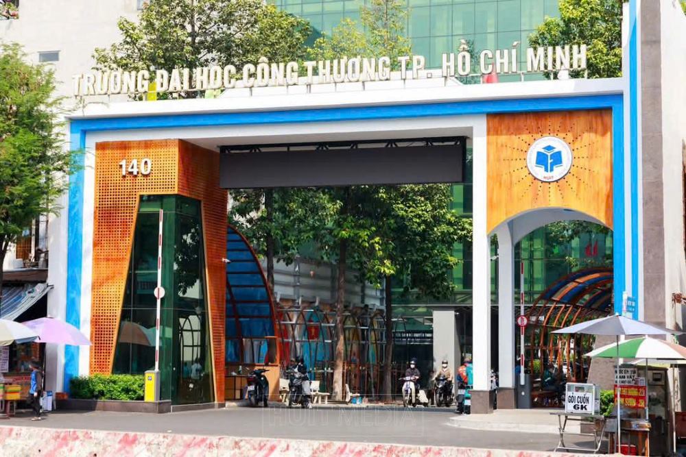 Ho Chi Minh City University of Industry and Trade announced that tuition fees for the second semester of the 2024-2025 academic year will be collected from December 30, 2024 to January 15, 2025. Photo: HUIT