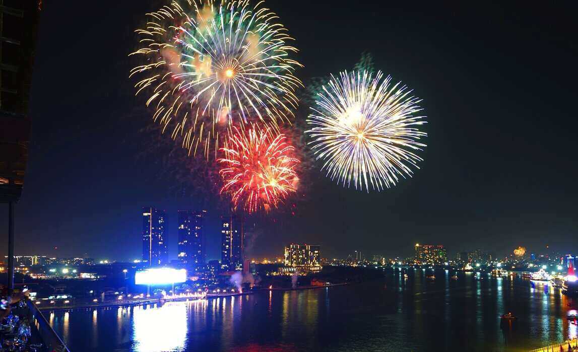 At the moment of the new year, send best wishes to your loved ones. Photo: Anh Tu.