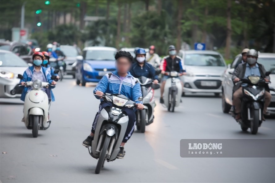 Motorcyclists could be fined up to VND14 million from 2025. Illustration photo: The Du