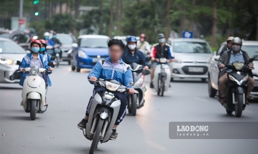 Người điều khiển xe máy có thể bị phạt đến 14 triệu đồng từ 2025. Ảnh minh họa: Thế Du