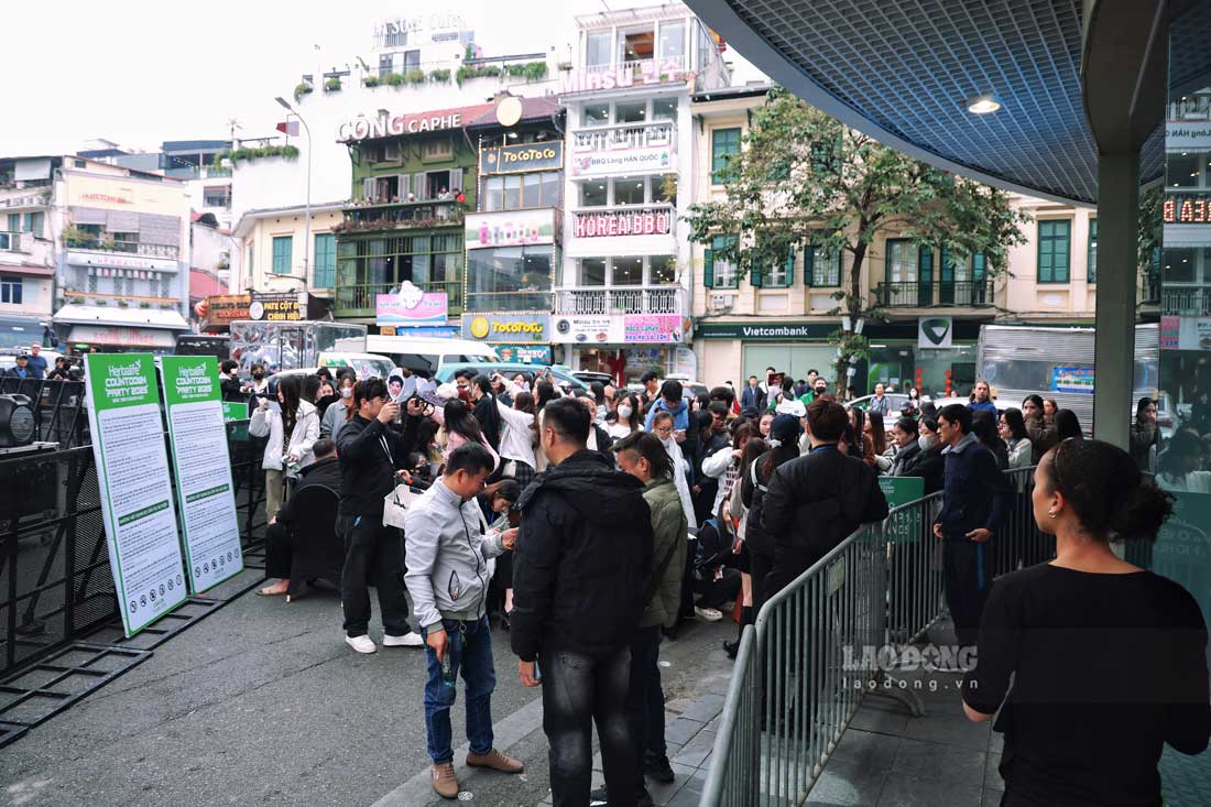 Khong chi co am nhac, mot trong nhung diem nhan dac biet cua su kien va thu hut nhieu nguoi dan quan tam la man trinh dien drone voi 200 chiec drone su dung cong nghe hoa thuat tien tien.