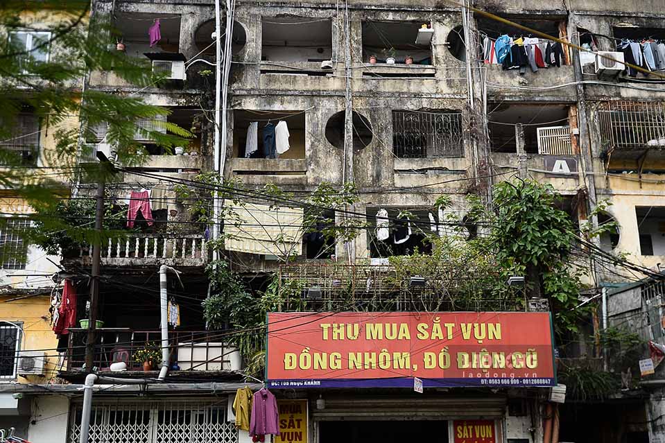 Tai khu tap the cu Ngoc Khanh (quan Ba Dinh, Ha Noi), don nguyen 1, nha A khu tap the nay duoc danh gia la chung cu nguy hiem cap do D.