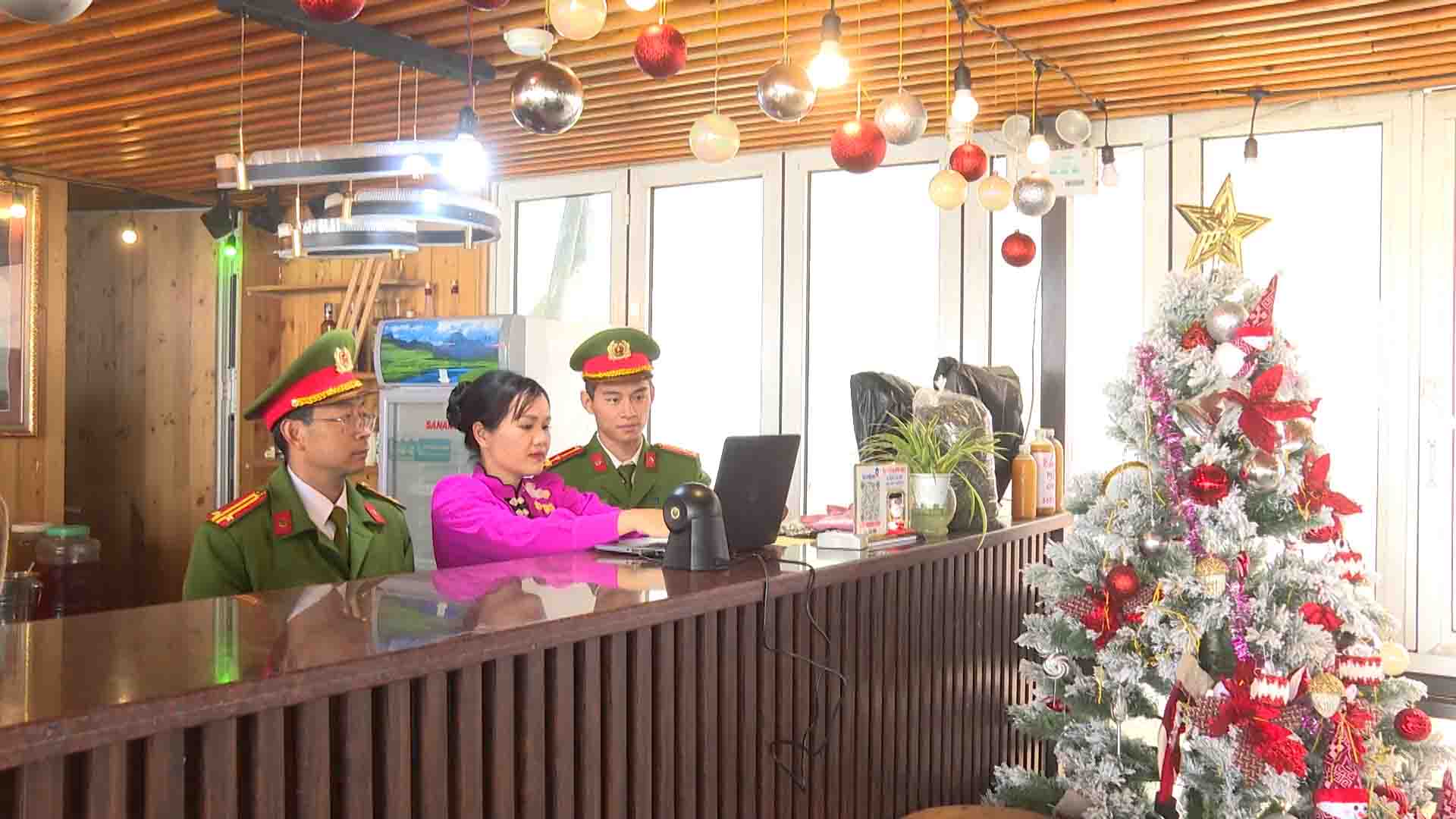 Warning tourists about being scammed because of booking on fake pages