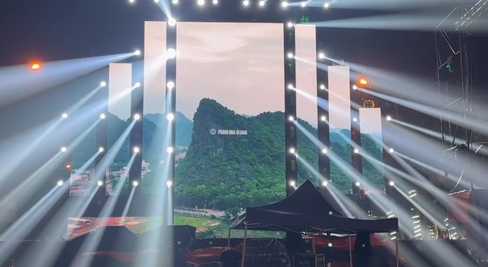 Những công tác cuối cùng tại thị trấn Phong Nha để chuẩn bị cho năm mới 2025. Ảnh: Quangbinh Tourism