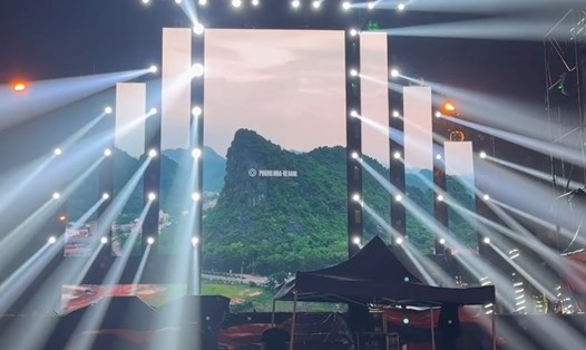 Những công tác cuối cùng tại thị trấn Phong Nha để chuẩn bị cho năm mới 2025. Ảnh: Quangbinh Tourism